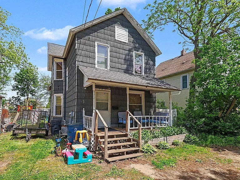 923 Jackson St — Photo 2