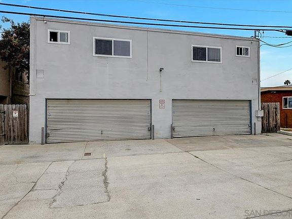 3rd image of 3204 Collier Ave