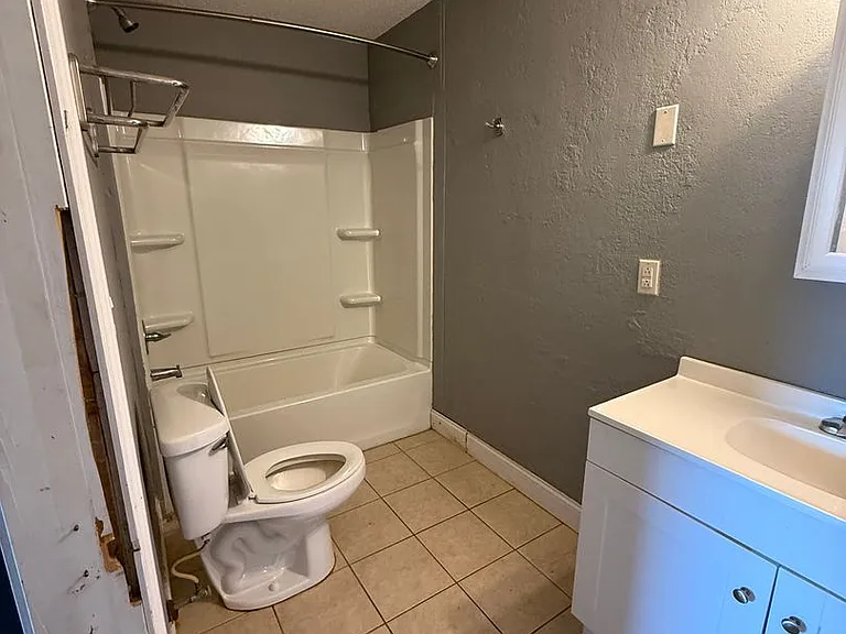 115 E Valley View Dr — Photo 7