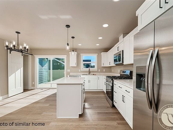 3rd image of 2273 Modera Ave