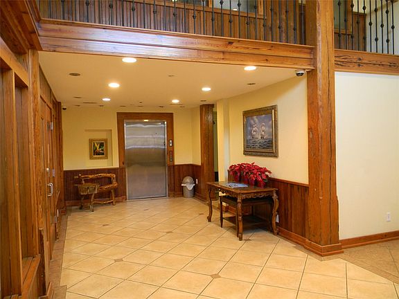 5th image of 100 20th St #302