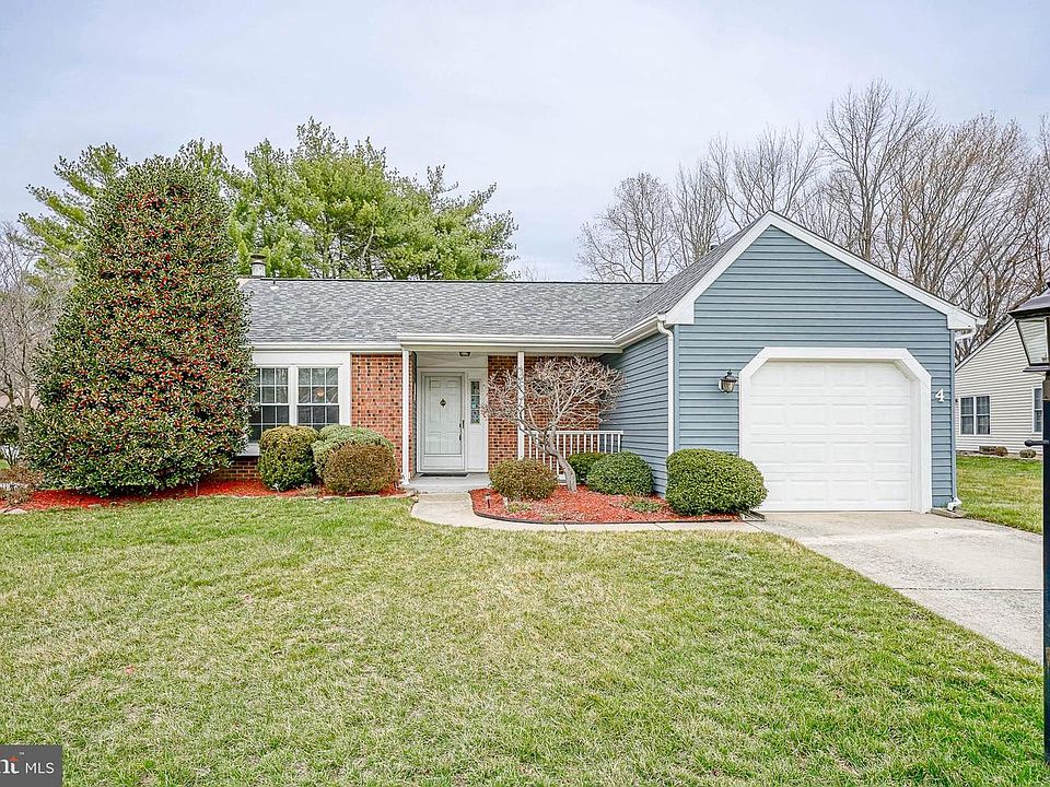 1st image of 4 Knollwood Dr