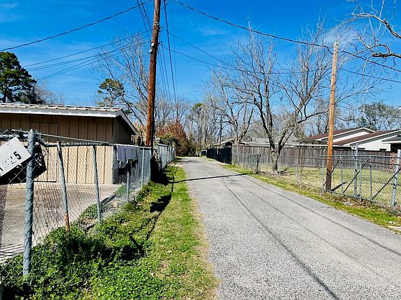 3rd image of 1825 Isom St