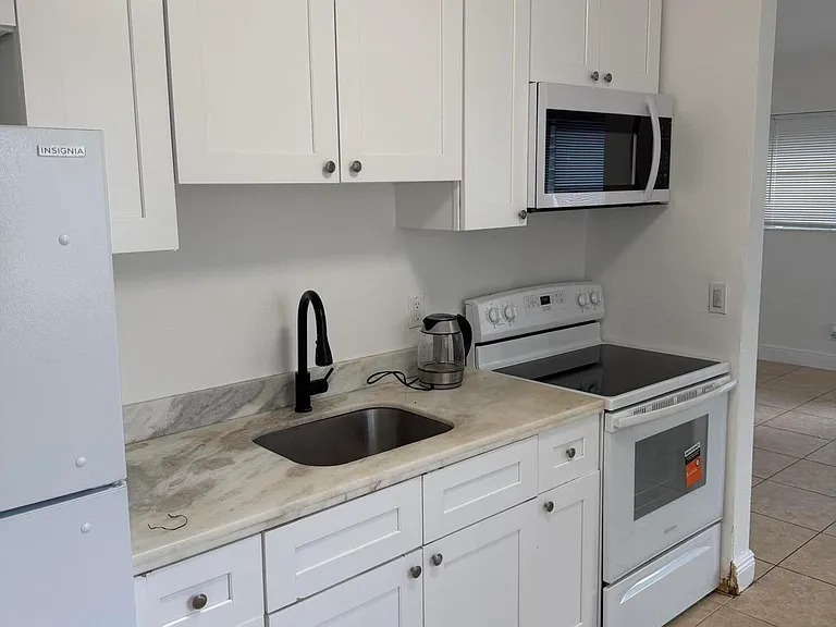 760 NW 4th St #2 — Photo 5