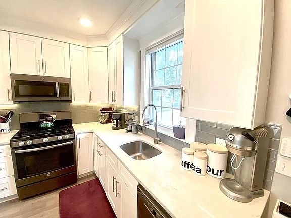 3rd image of 35 Franklin St #1