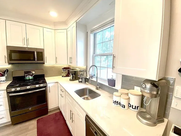 35 Franklin St #1 — Photo 3