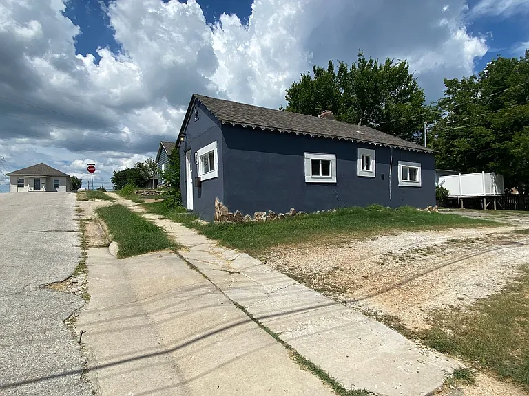 306 S 3rd St — Photo 5