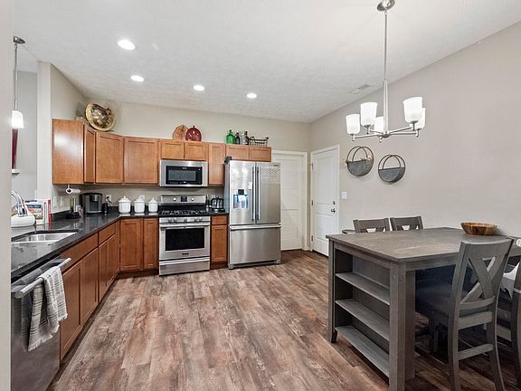 4th image of 6042 Silvercreek Dr