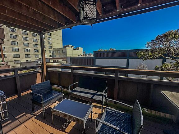 5th image of 2043 Bush St