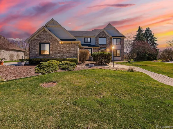 43261 Chardonnay Dr, Sterling Heights, MI 48314