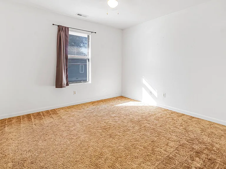 420 Franklin Ave #4 — Photo 5