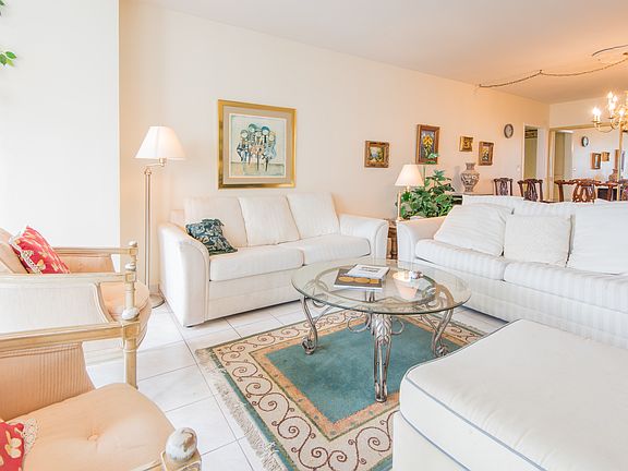 3rd image of 5005 Collins Ave APT 512