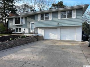 10424 Grover St, Omaha, NE 68124