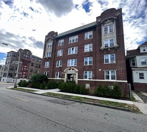 2nd image of 115 S Clinton St APT 202