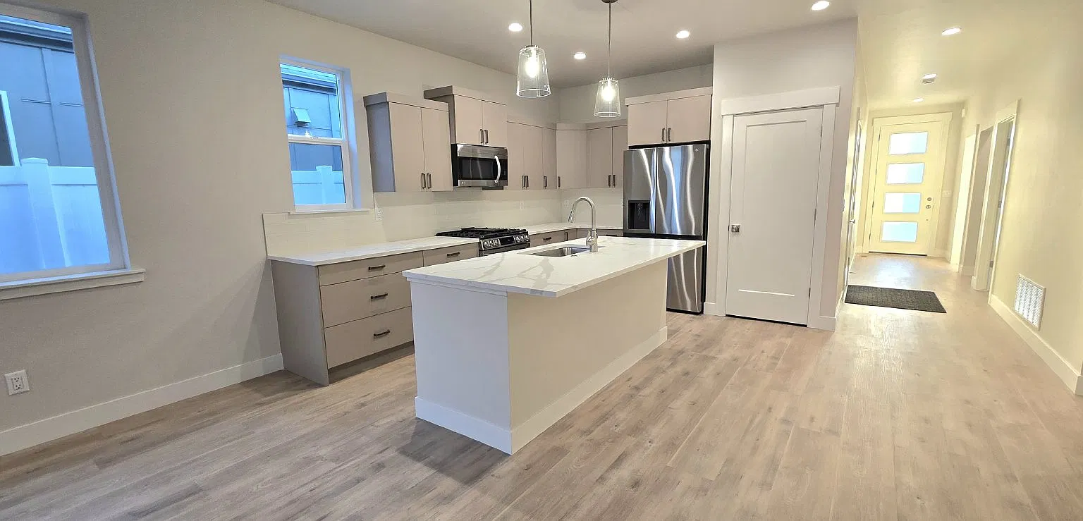 3 bed, 2.0 bath, 1423 sqft, $2,450 — Photo 4