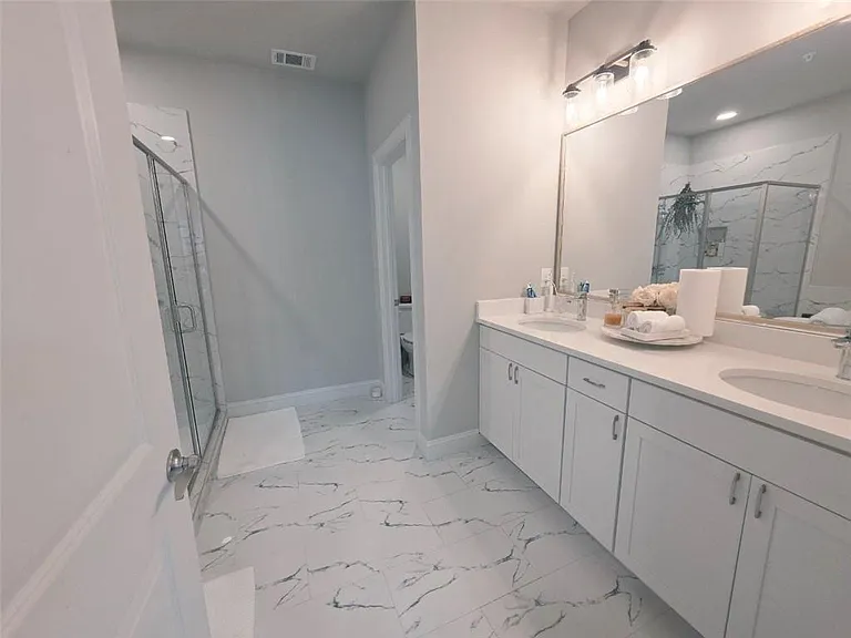 8020 Linfield Way — Photo 16