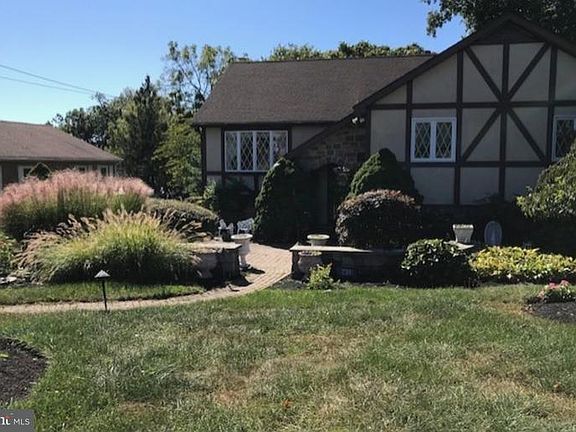 2nd image of 730 Stratford Dr