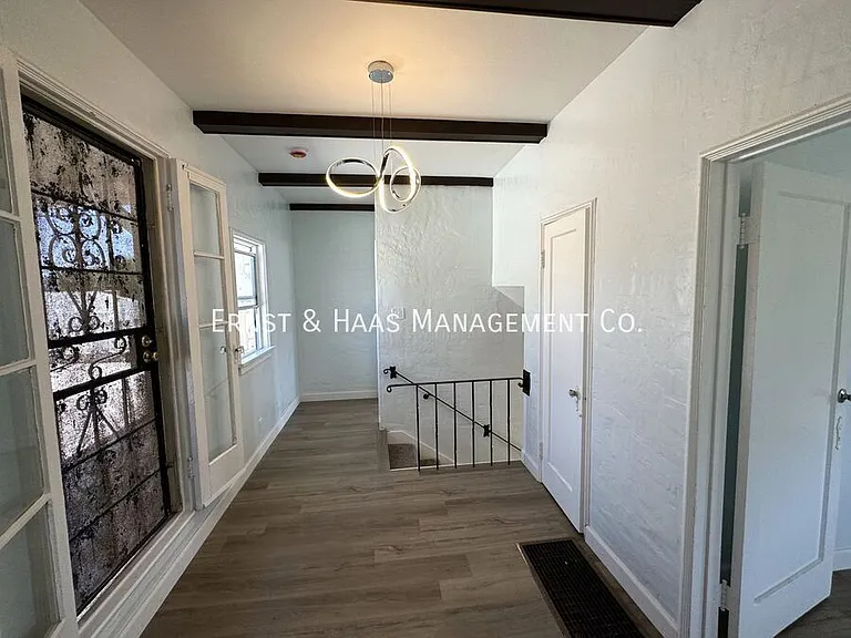 1405 1/2 Olive Ave — Photo 9