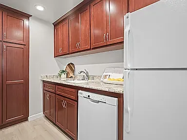 505 Cypress Point Dr #186 — Photo 4