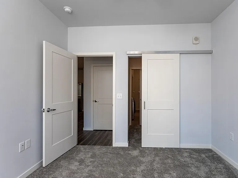 Midtown Reserve Apartment — Photo 9