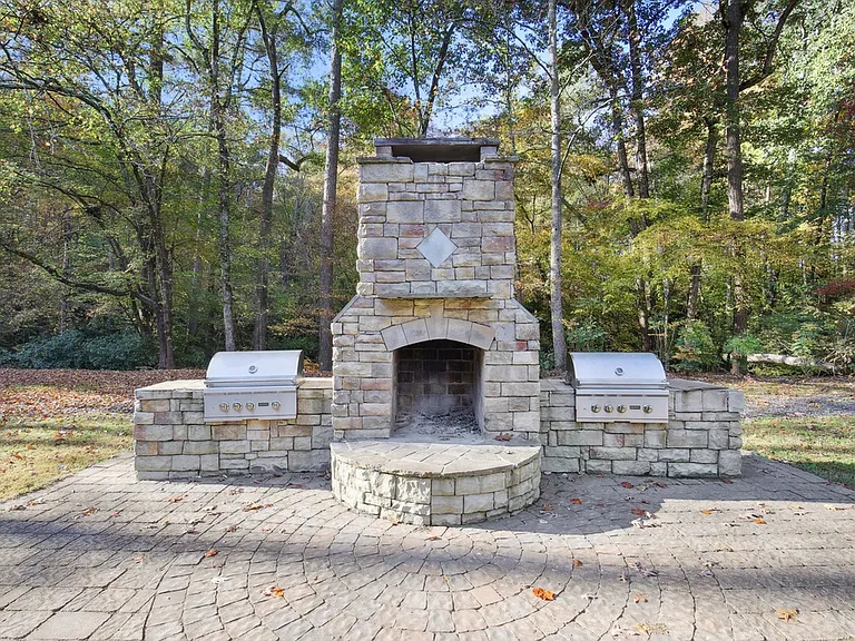The Falls at Sope Creek Apartments — Photo 5