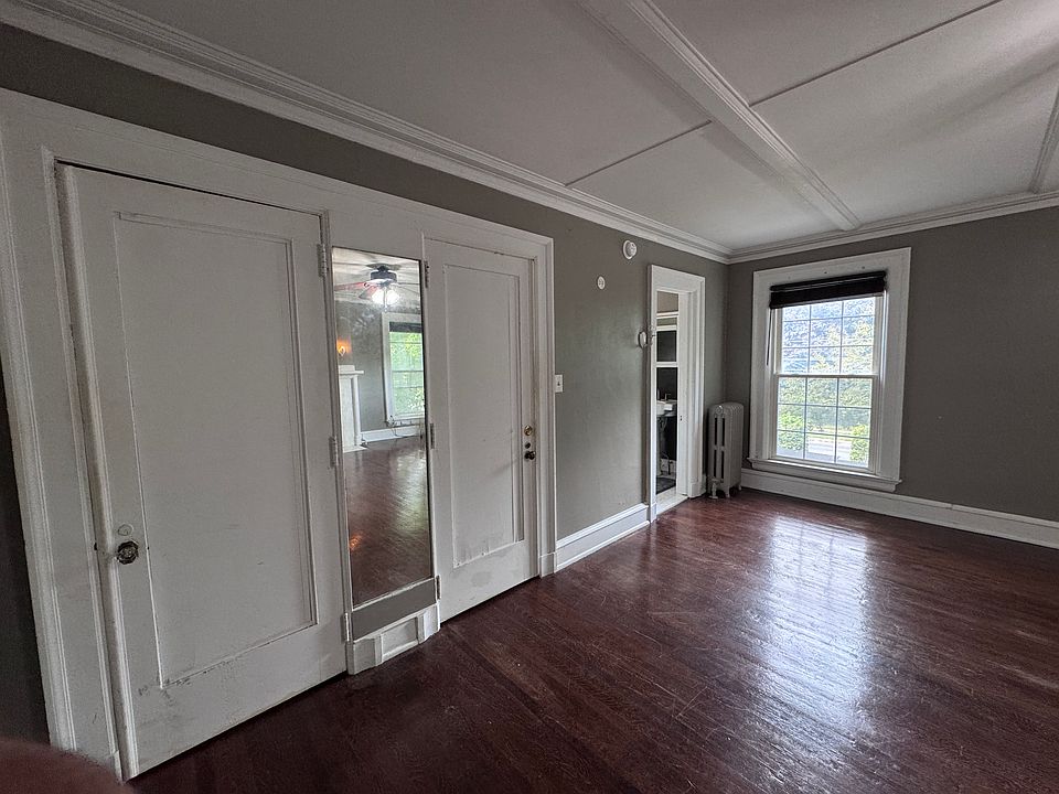 Living room 
Two closets