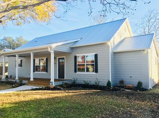 405 West St, Weimar, TX 78962