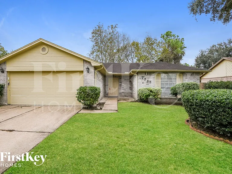2718 N Brompton Dr — Photo 1