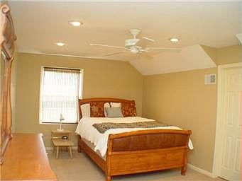 4th image of 508 NE Olympic Ct
