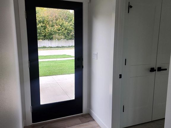 2nd image of 805 20th St #204