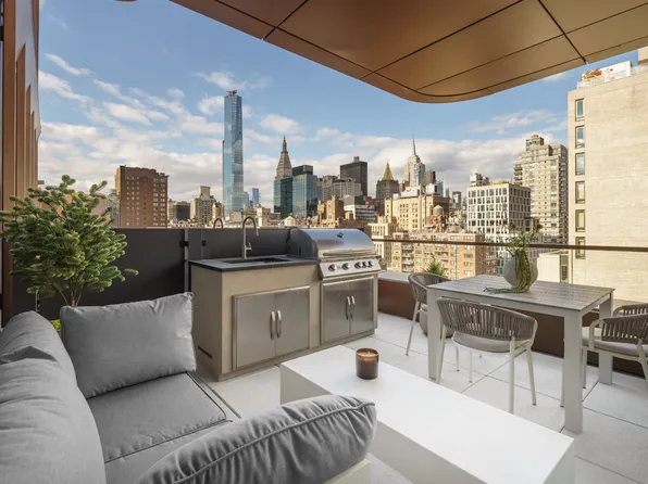 200 East 20th Street image 2 of 16