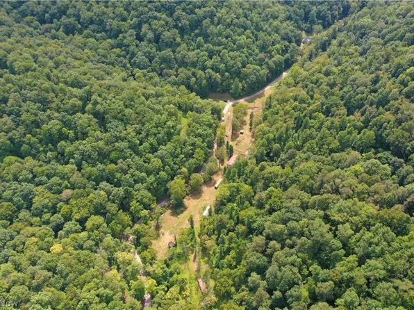 994 Sugarcamp Rd, Big Bend, WV 26136