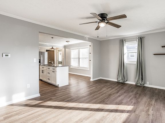 4th image of 916 S Outer Dr