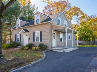 58 Floyd Pl, East Norwich, NY 11732