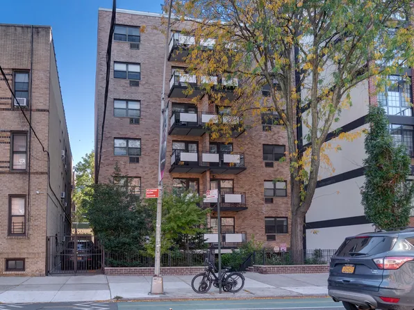 31-23 Crescent Street image 12 of 12