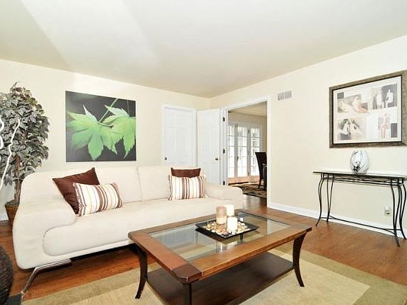 4th image of 2925 E Hartford Ave #2929