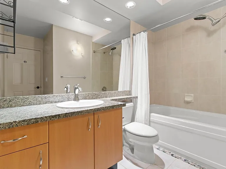 580 Raven Woods Dr #405 — Photo 15