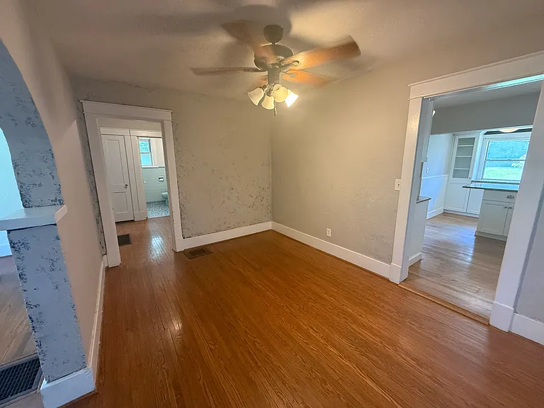1004 Gillock St — Photo 32