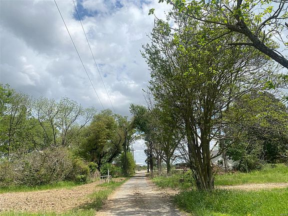 4th image of 142 Ruth Carver Rd