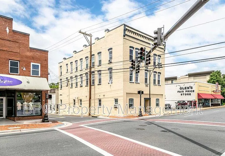 205 N Main St #6 — Photo 25