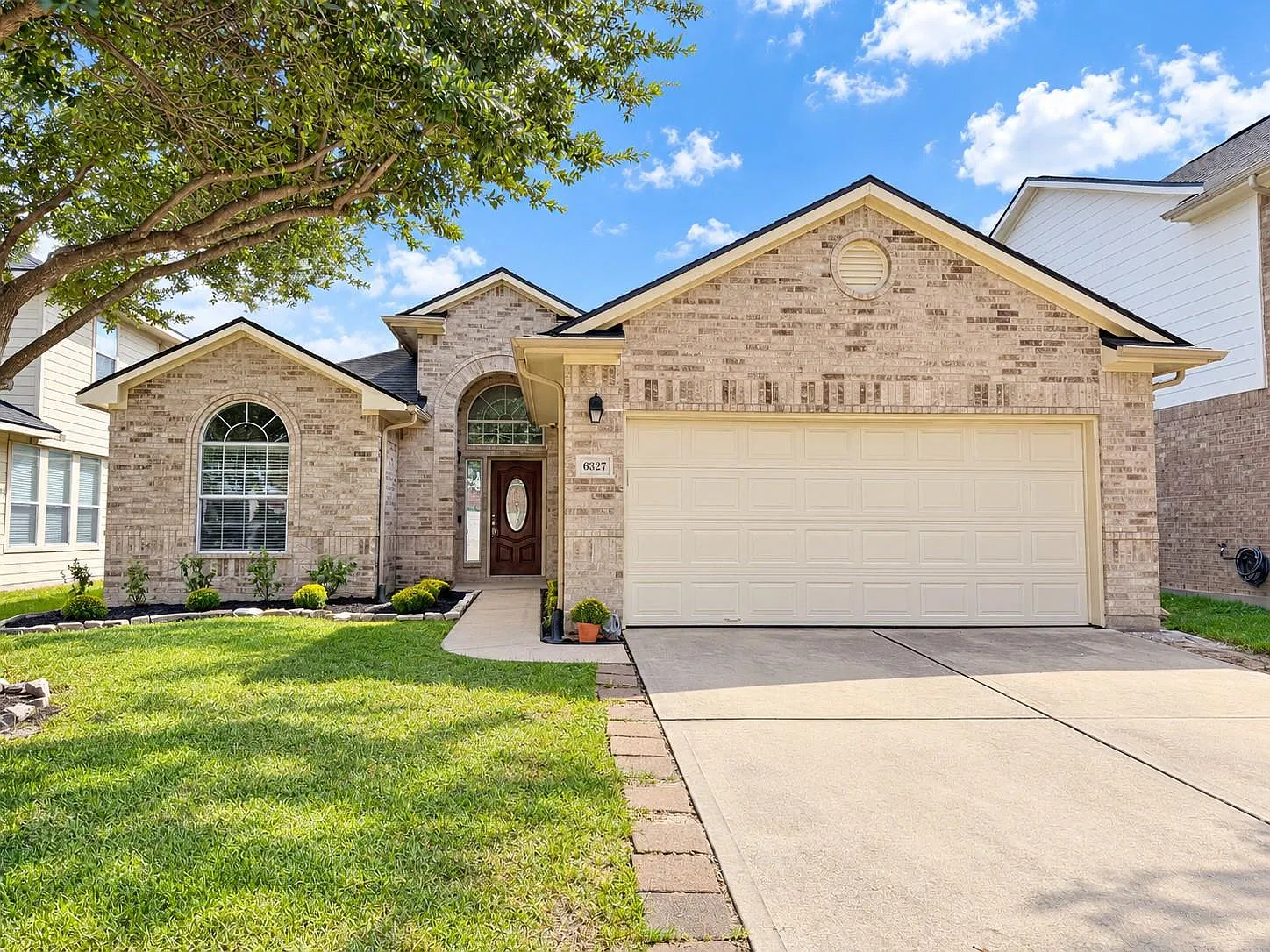 3 bed, 2.0 bath, 1790 sqft, $2,150 — Photo 1