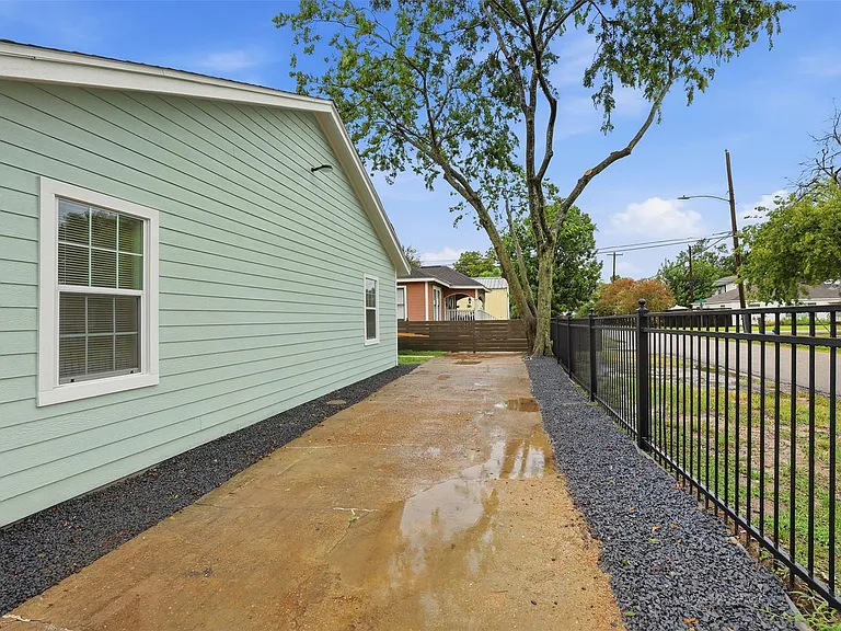 1509 Walton St — Photo 20