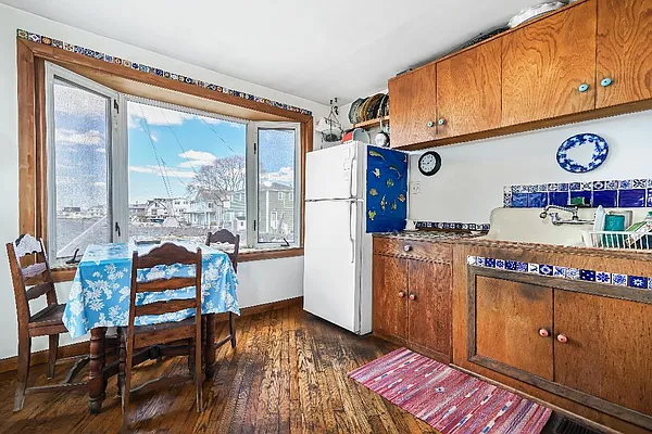 Sold by Century 21 Amiable Realty Group II Inc | media 10