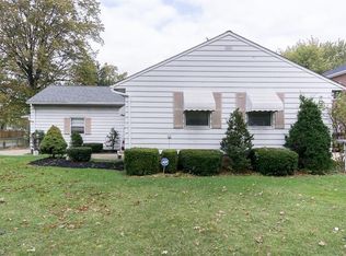 5487 Mayfield Rd, Lyndhurst, OH