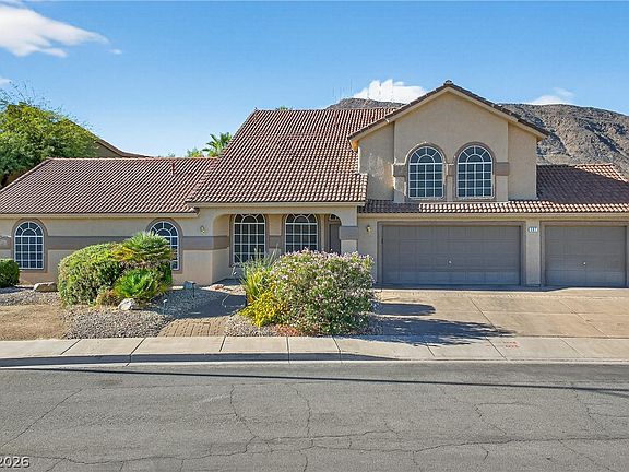 2nd image of 301 W Country Club Dr