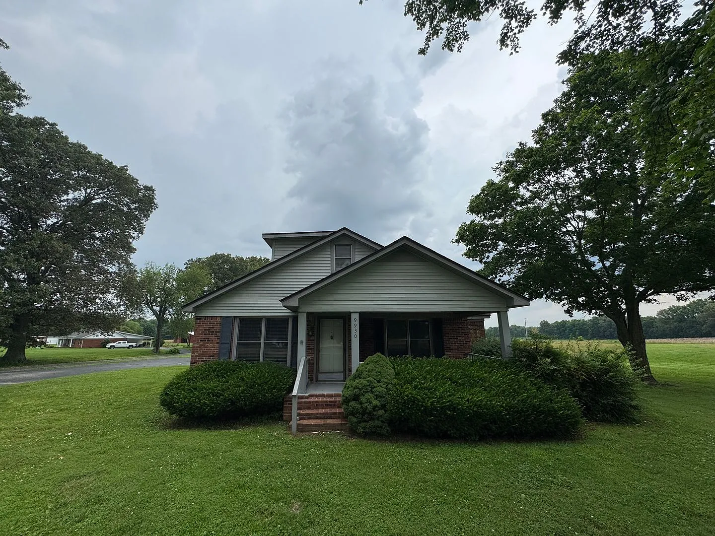 Prime Location! 3 Bed Home on Highway to Martin! — Photo 3