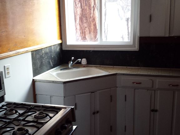 2nd image of 39977 Hillcrest Dr #2