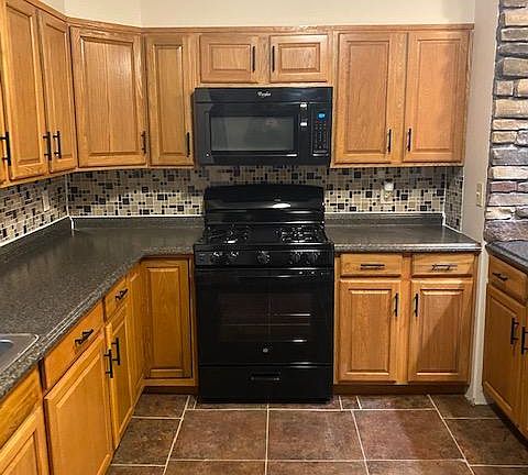 2nd image of 3266 6th St SE