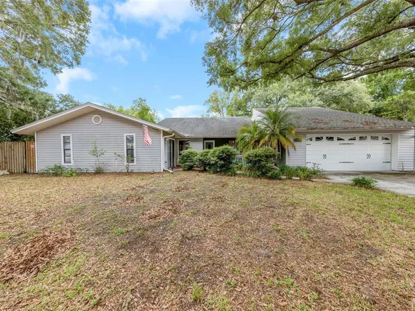 17704 Rivendel Rd, Lutz, FL 33549
