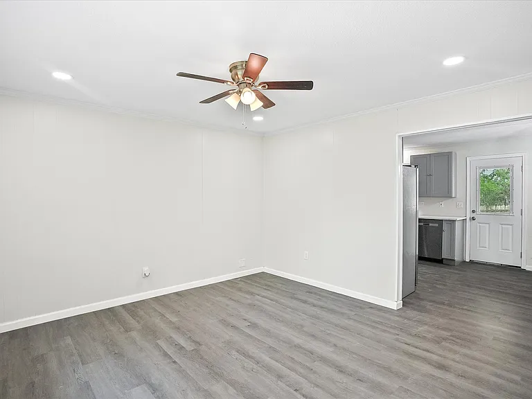 204 Kenway Dr — Photo 5